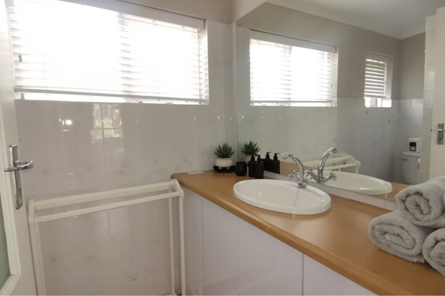 To Let 1 Bedroom Property for Rent in Hoog En Droog Western Cape
